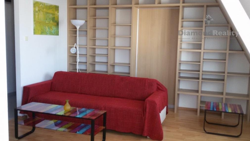 Rezervované. Na predaj pekný 2 izbový byt, lokalita Na Hlinách, Trnava.