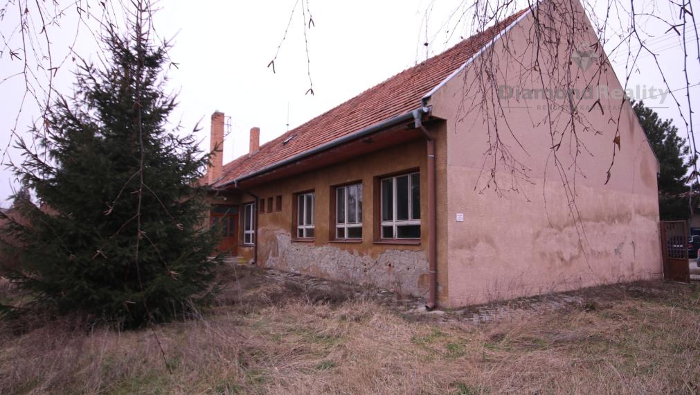 Na predaj stavebný pozemok v centre obce Mojzesovo