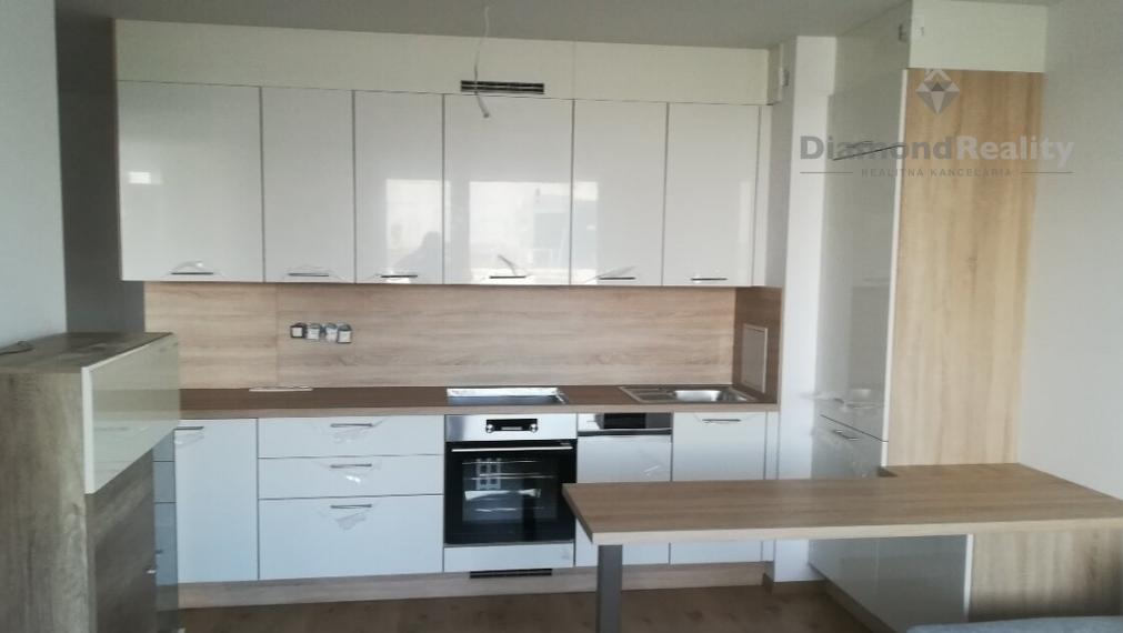 Na prenájom nový pekný 2 izbový byt s balkónom, Arboria, Trnava.