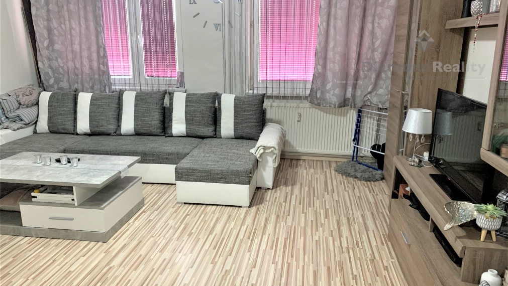 PREDANÝ - JEDNOIZBOVÝ BYT NA TROJKE