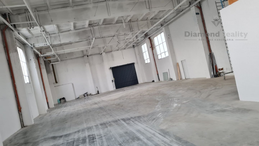 Na prenájom výrobné , skladové priestory - murovaná hala