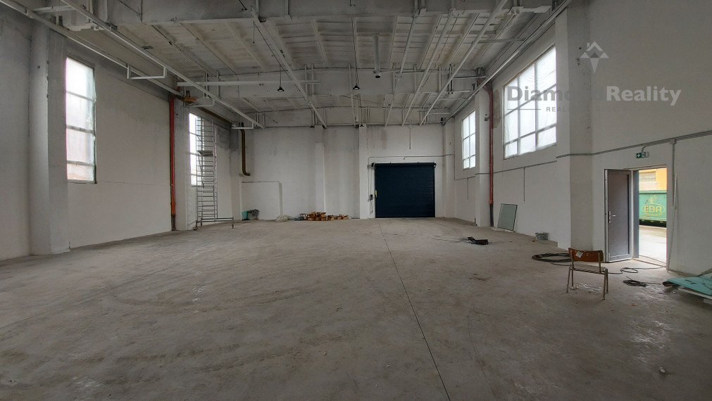 Na prenájom výrobné , skladové priestory - murovaná hala