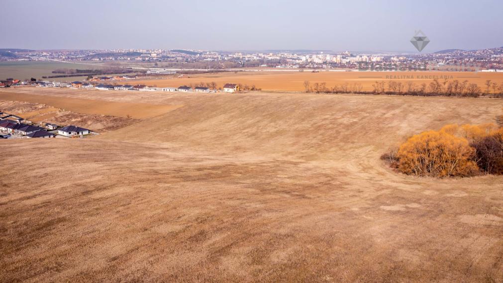 REZERVOVANÉ!Skvelá investícia!Na predaj pozemok Nitra - Janíkovce v podiele 1/1