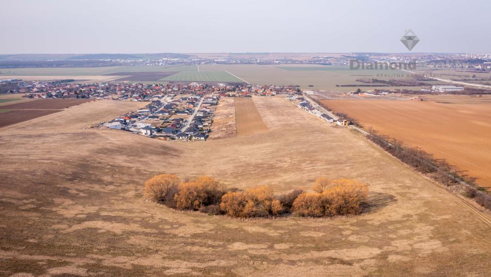 REZERVOVANÉ!Skvelá investícia!Na predaj pozemok Nitra - Janíkovce v podiele 1/1