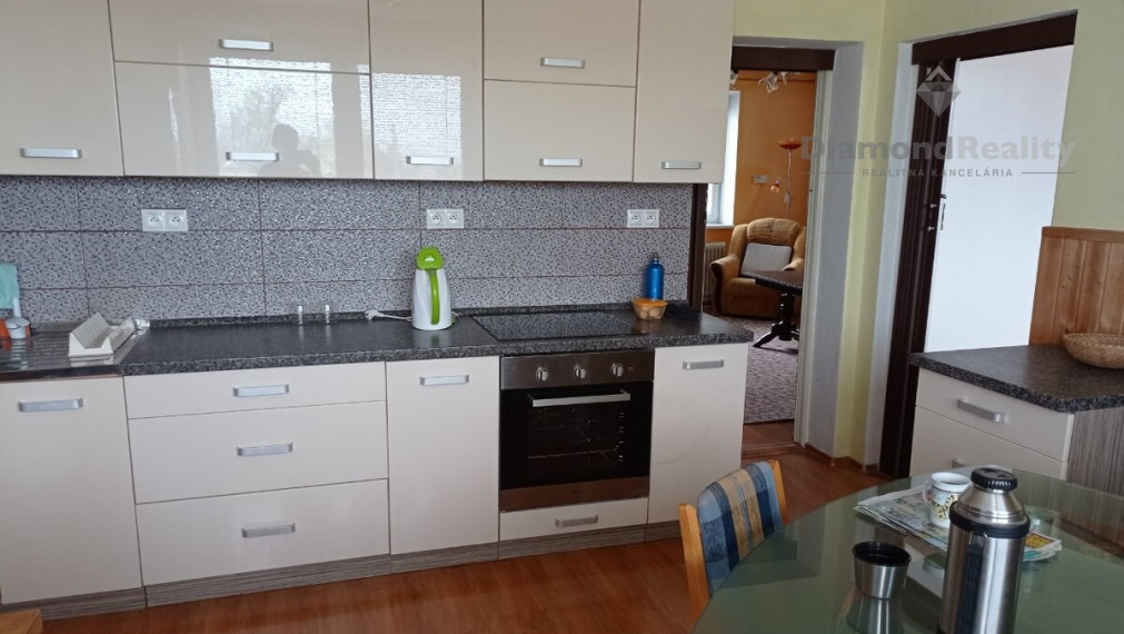 Na prenájom 5 izbový rodinný dom so záhradou 400 m2, obec Bučany.