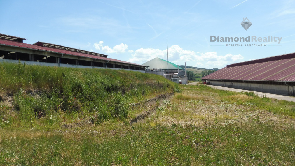Na predaj  poľnohospodársky objekt a pozemok 4.178 m2, Rozhanovce