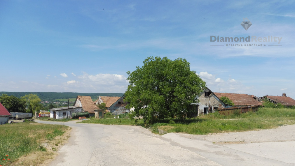 Budova, poľn. objekty a pozemky v areáli, Rozhanovce, Košice - okolie