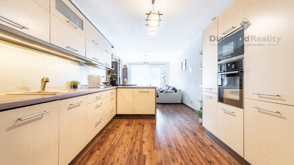 VEĽKÝ 3 IZBOVÝ BYT (84m²) SO ZARIADENÍM V CENE | NA HORE - FURČA | 2x PARKOVACIE MIESTO