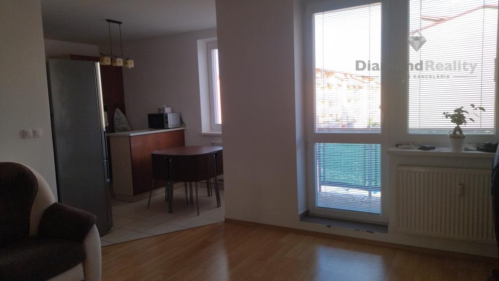 Na prenájom pekný 2 izbový byt s dvomi balkónmi, Muškátova, Pezinok.