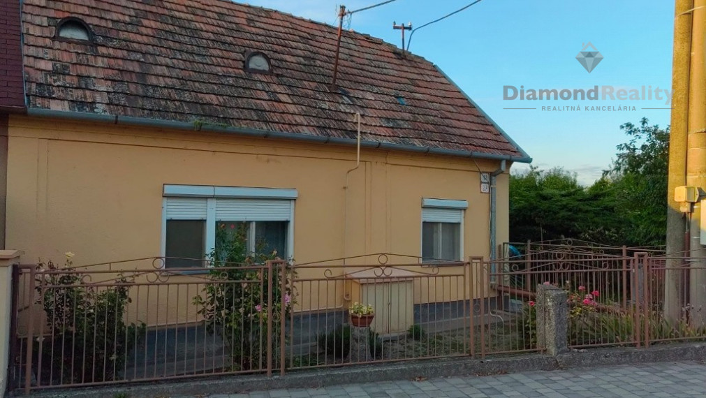 Na predaj 2 izbový rodinný dom so záhradou, obec Nová Dedinka.