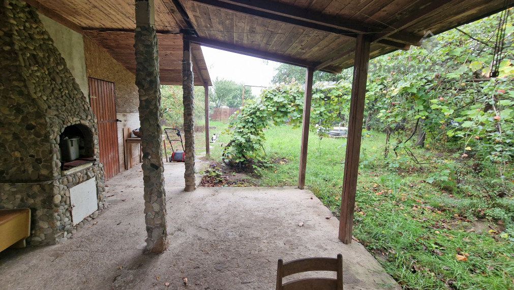 Na predaj záhrada s chatkou v peknej lokalite, Kokšov - Bakša pri jazere s mólom