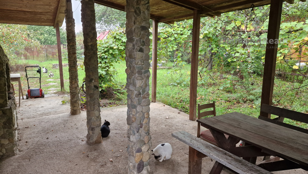 Na predaj záhrada s chatkou v peknej lokalite, Kokšov - Bakša pri jazere s mólom