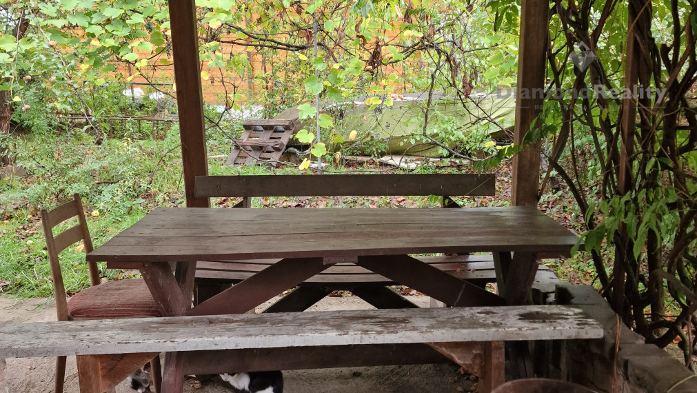 Na predaj záhrada s chatkou v peknej lokalite, Kokšov - Bakša pri jazere s mólom