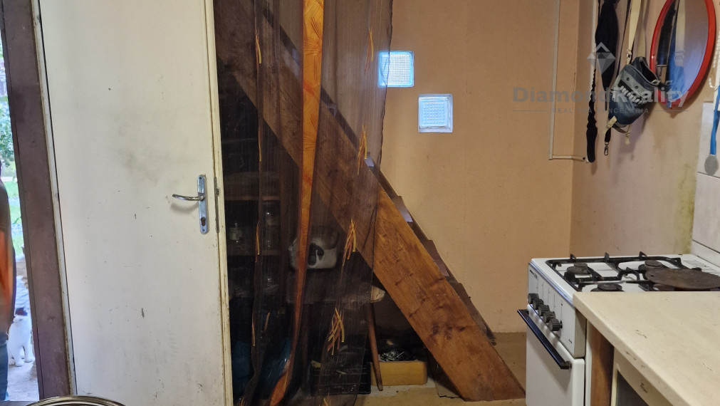 Na predaj záhrada s chatkou v peknej lokalite, Kokšov - Bakša pri jazere s mólom