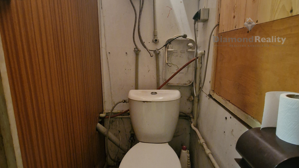 Na predaj záhrada s chatkou v peknej lokalite, Kokšov - Bakša pri jazere s mólom