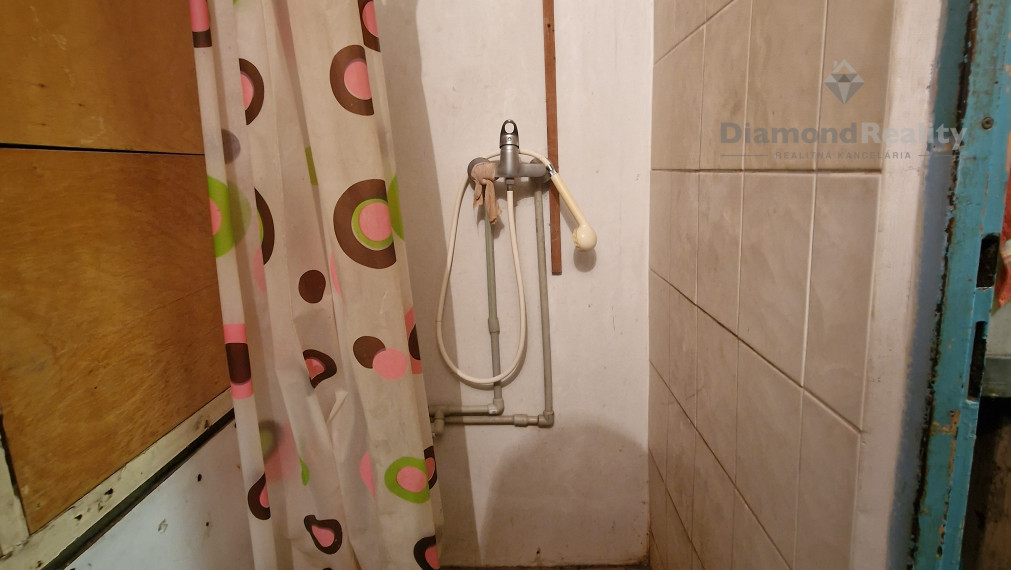 Na predaj záhrada s chatkou v peknej lokalite, Kokšov - Bakša pri jazere s mólom