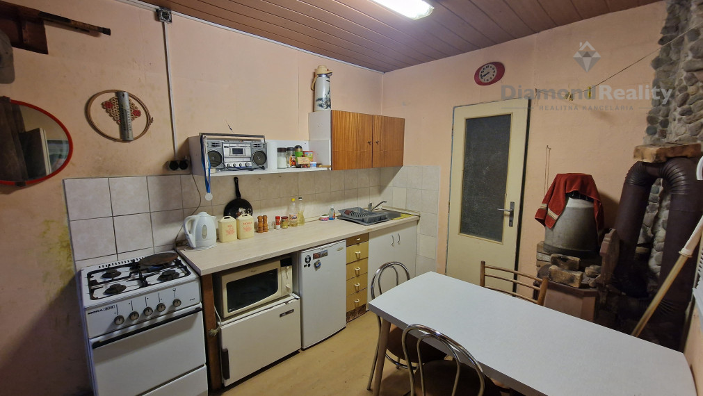 Na predaj záhrada s chatkou v peknej lokalite, Kokšov - Bakša pri jazere s mólom