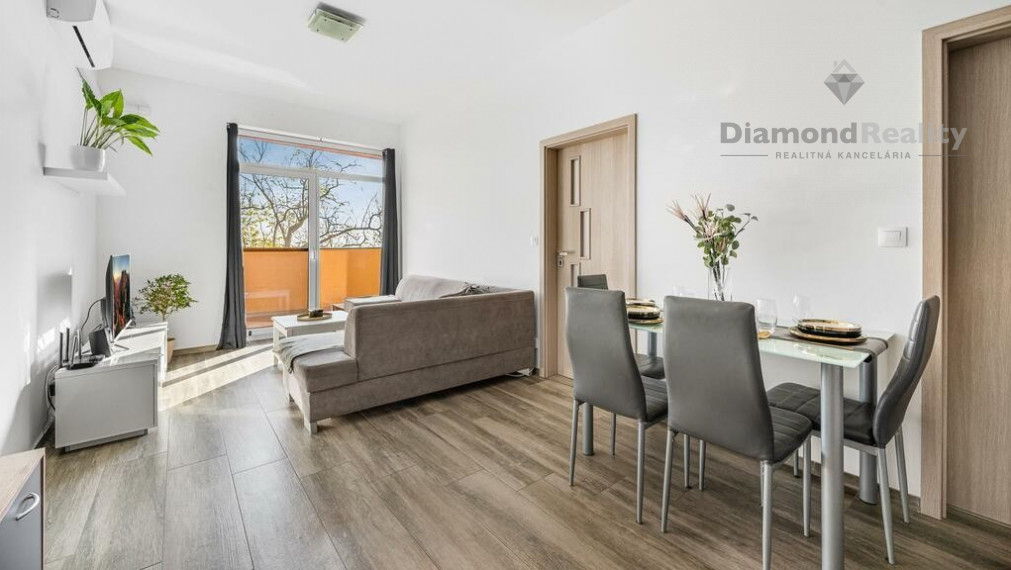 Na prenájom zariadený 2 izbový byt s balkónom, Slávičia, Senec