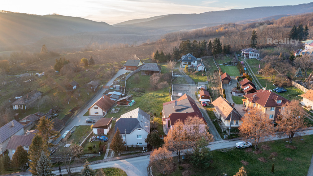 NA PREDAJ KRÁSNY SLNEČNÝ POZEMOK | 2077m² | OBEC HÝĽOV