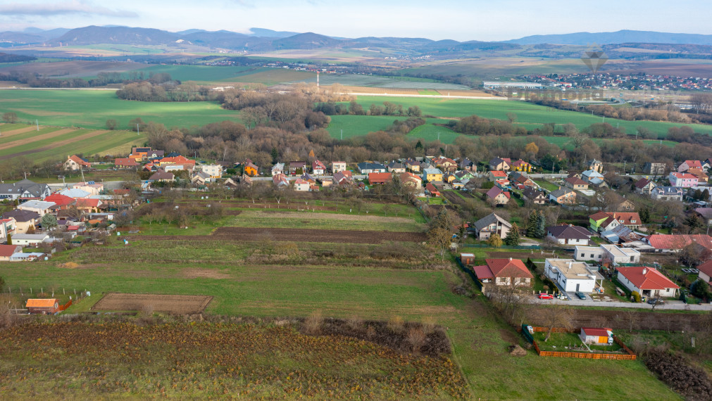 NA PREDAJ STAVEBNÝ POZEMOK V OBCI BRETEJOVCE | 742m²