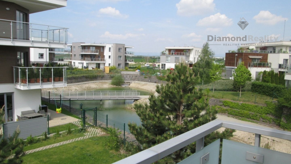 Na prenájom pekný svetlý 2 izbový byt s terasou, Senec Gardens, Senec.