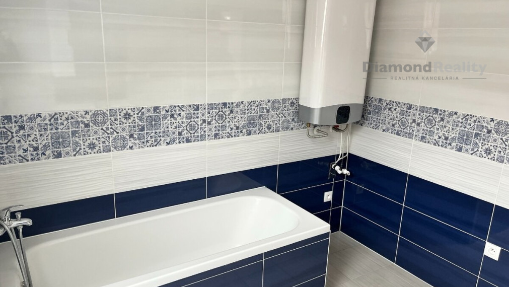 Na prenájom pekný podkrovný 3 izbový byt, Modra