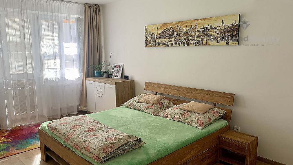 Na prenájom pekný 3 izbový byt s dvomi balkónmi, ulica Veselá, Trnava