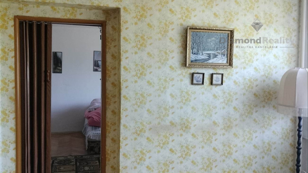 Na predaj veľký 3 izbový tehlový byt na Solivare s vlastným kúrením, garážou a zahrádkou