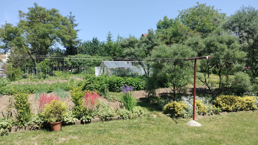 Na predaj veľký 3 izbový tehlový byt na Solivare s vlastným kúrením, garážou a zahrádkou