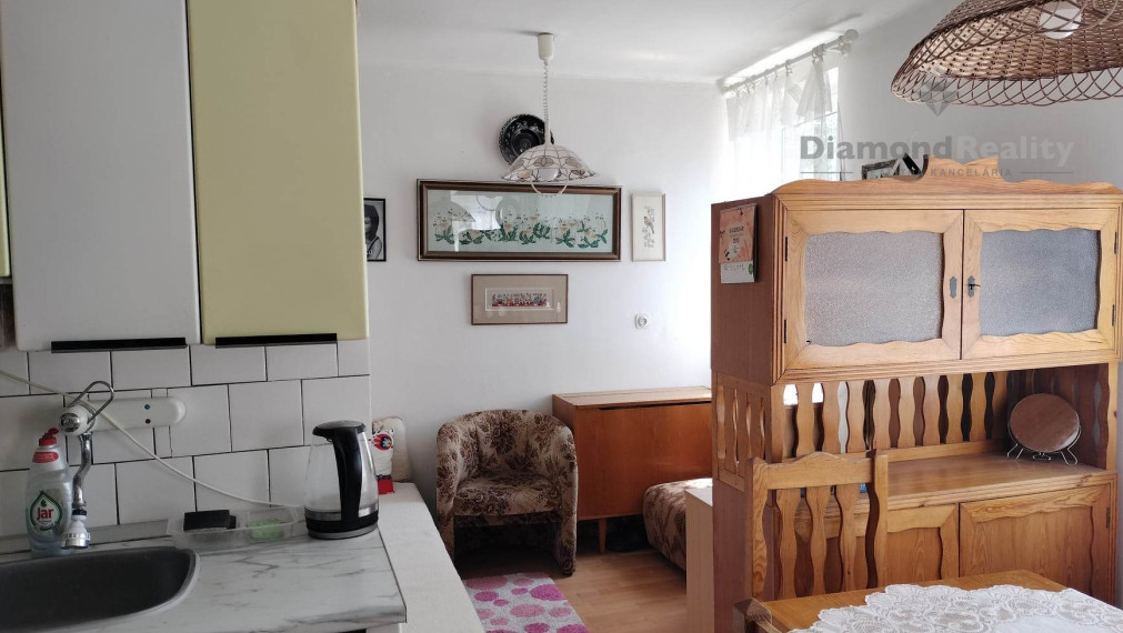 Na predaj veľký 3 izbový tehlový byt na Solivare s vlastným kúrením, garážou a zahrádkou