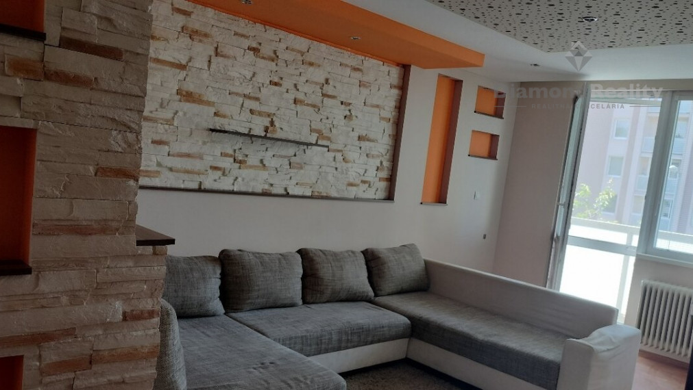 Na prenájom 3 izbový byt s balkónom, Štefánikova ulica, Senica.
