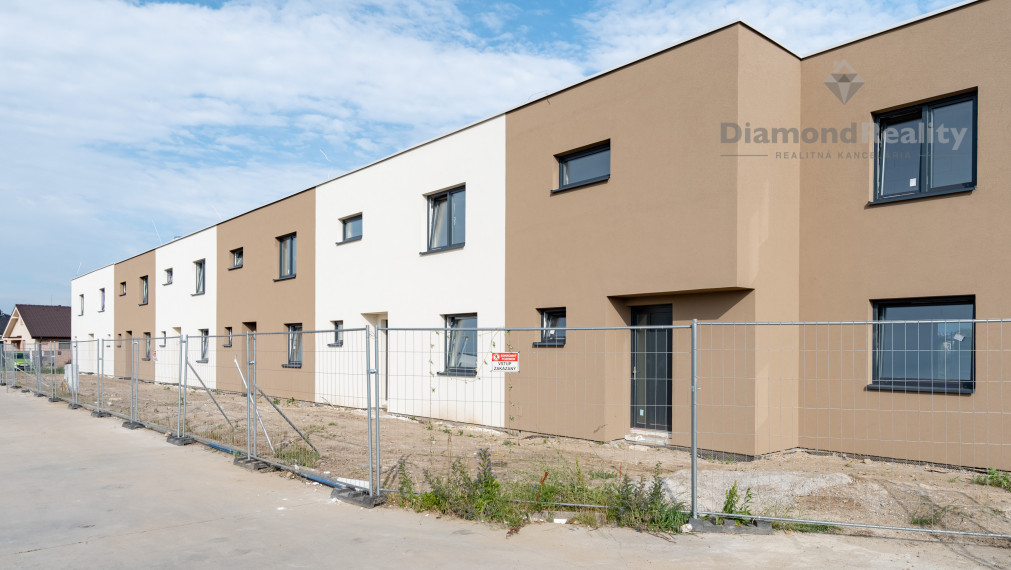 SKOLAUDOVANÁ NOVOSTAVBA RODINNÉHO DOMU | PROJEKT REZIDENCIA KRÁSNA | 7 RODINNÝCH DOMOV NA PREDAJ