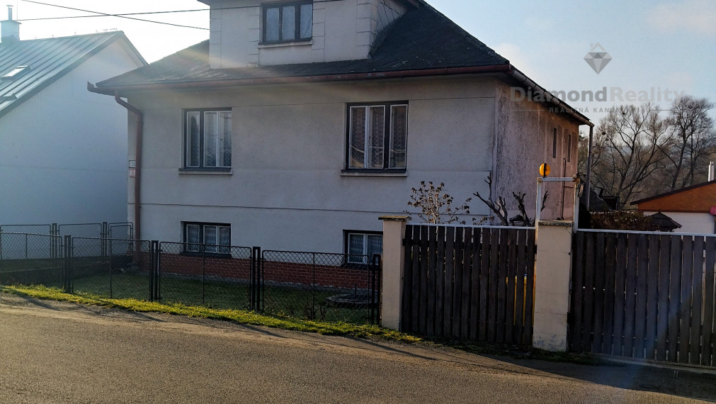 "REZERVOVANÝ" Ponúkam na predaj starší rodinný dom Družstevná pri Hornáde.