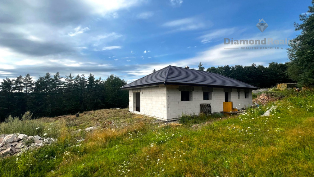 NA PREDAJ 5 IZBOVÝ RODINNÝ DOM - ROZOSTAVANÁ STAVBA , KOPANICE - OKRES KRUPINA