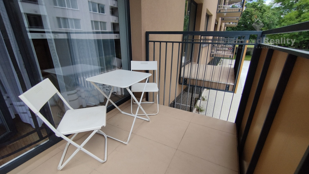 Na prenájom 2 izbový zariadený byt s balkónom, Sadová, Senica