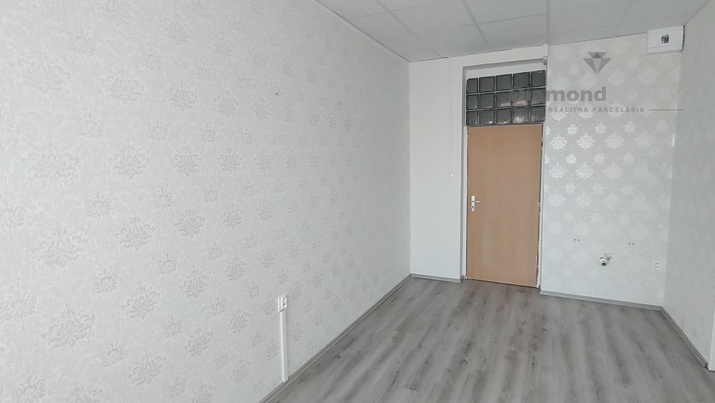 Na prenájom kancelária v centre Nitry