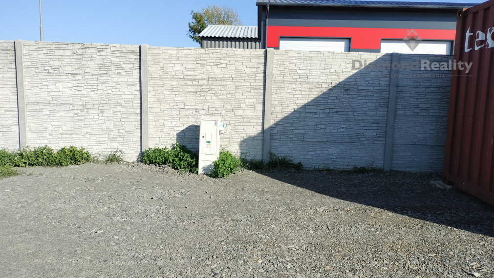 Na prenájom spevnená plocha