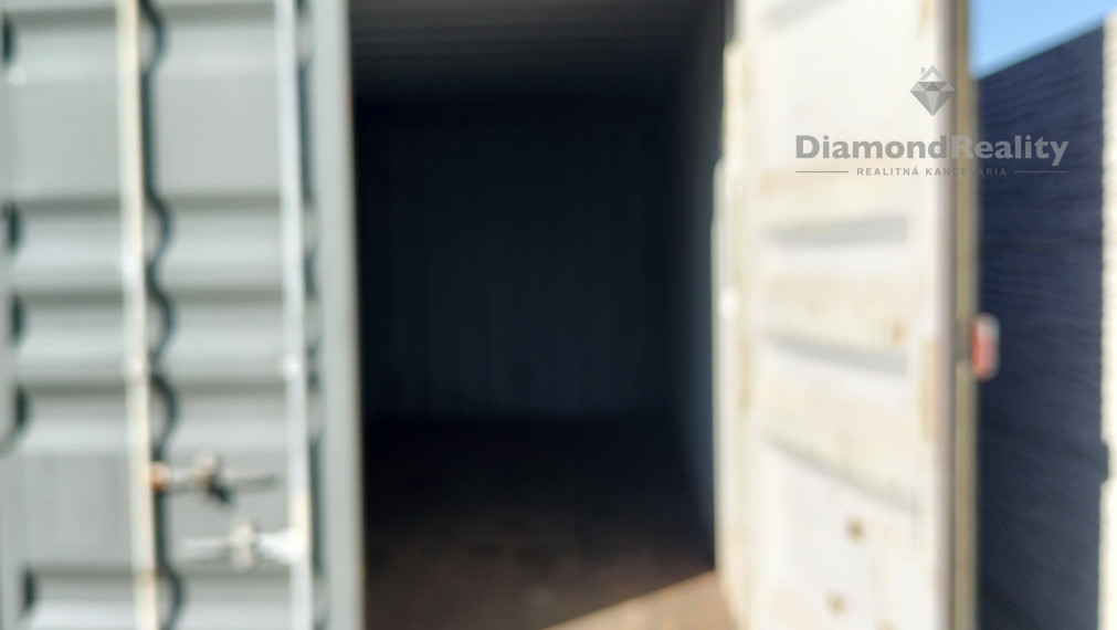 Na prenájom spevnená plocha