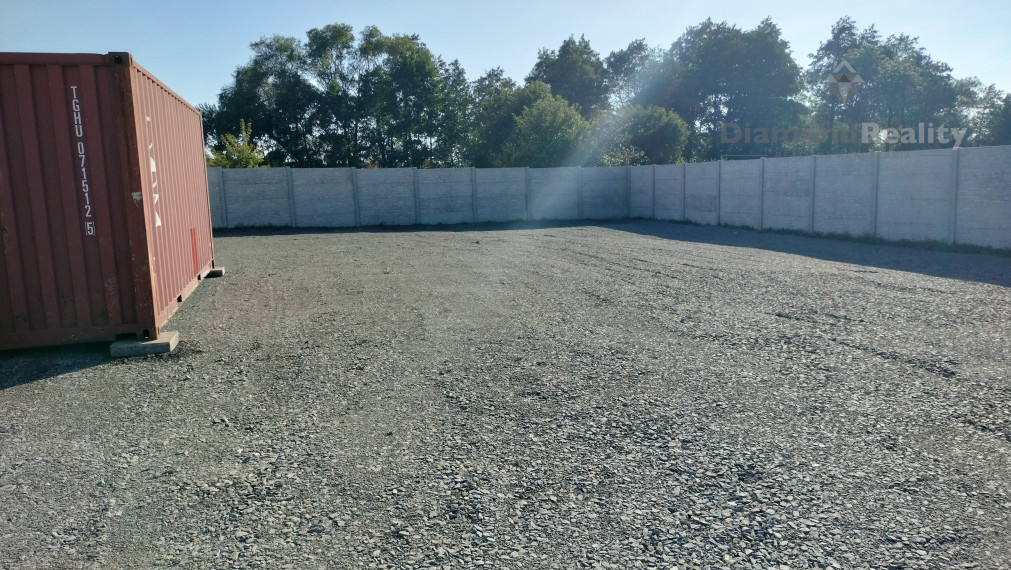 Na prenájom spevnená plocha