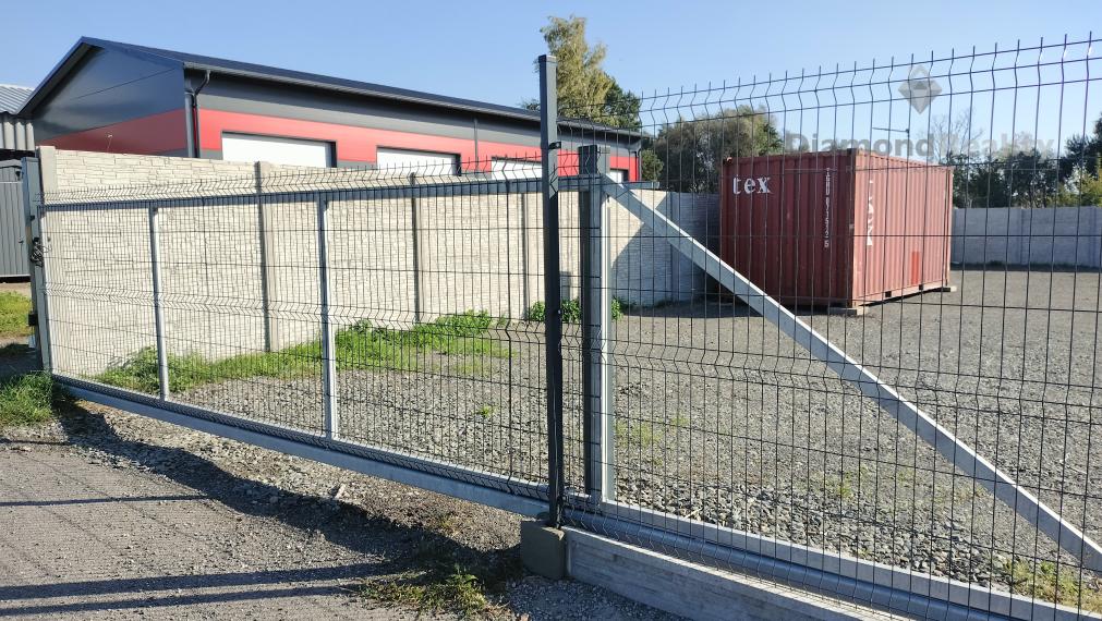 Na prenájom spevnená plocha