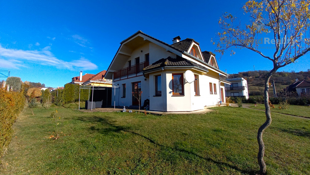 NA PREDAJ 5 IZBOVÝ RODINNÝ DOM - SLNEČNÁ