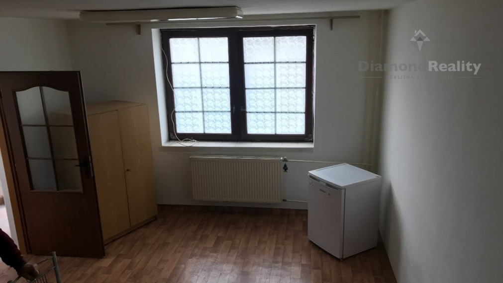 Na prenájom garsónka, ulica Svätopeterská, Hlohovec.