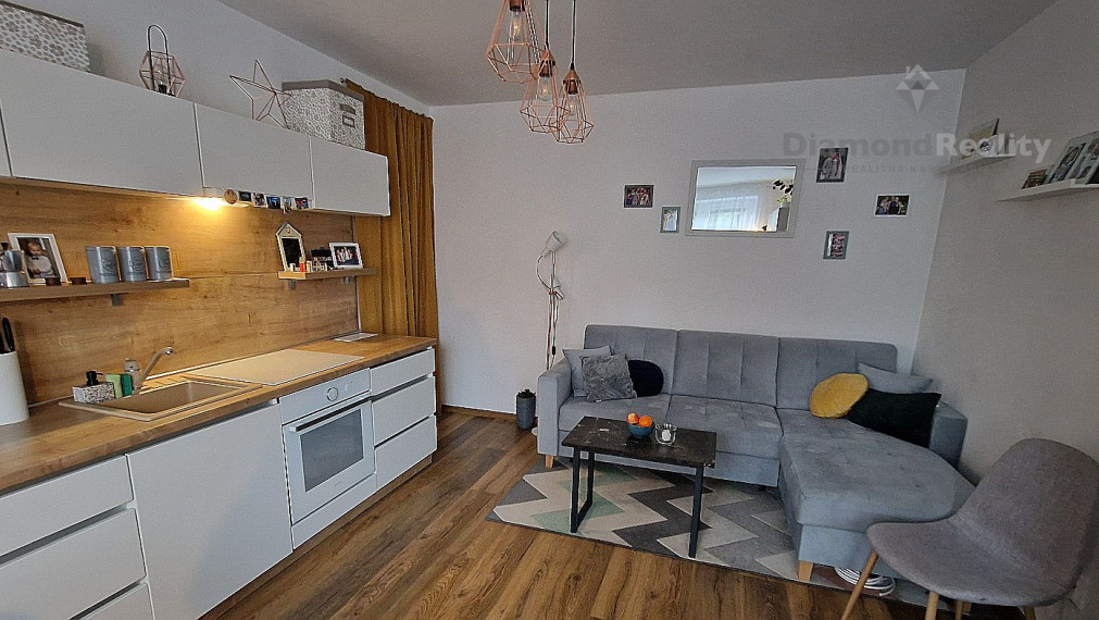 Na prenájom prerobený 1 izbový byt s balkónom, ulica Kollárova, Trnava