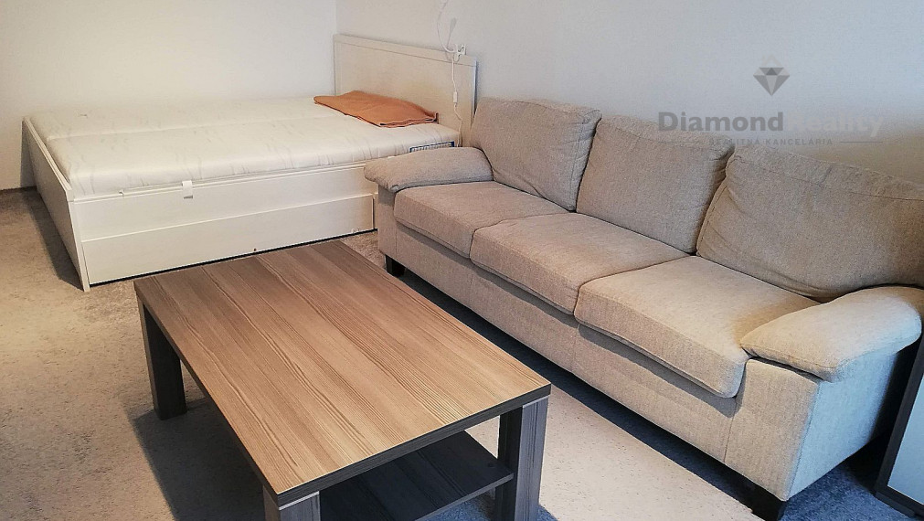 Na prenájom zariadený 1 izbový byt s 2 balkónmi, Beethovenova, Trnava.