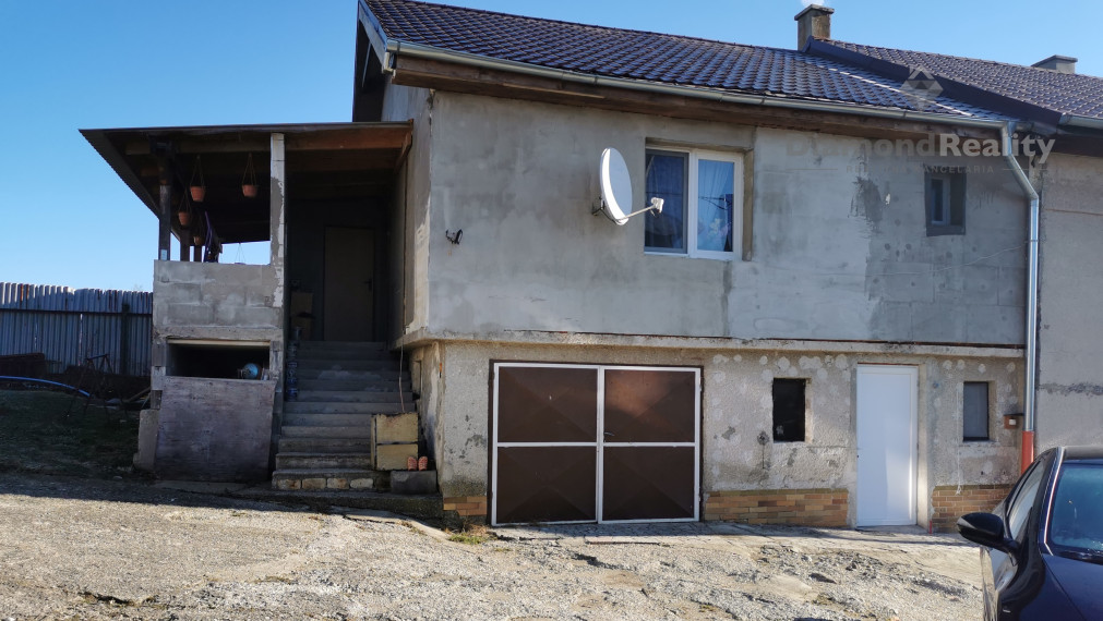 Na predaj  veľký rodinný dvojdom, 22 árový pozemok, obec Olšovany, Košice okolie (15 km od Košíc).