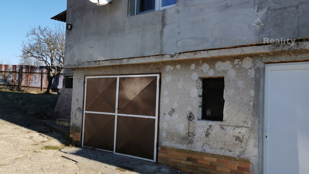 Na predaj  veľký rodinný dvojdom, 22 árový pozemok, obec Olšovany, Košice okolie (15 km od Košíc).