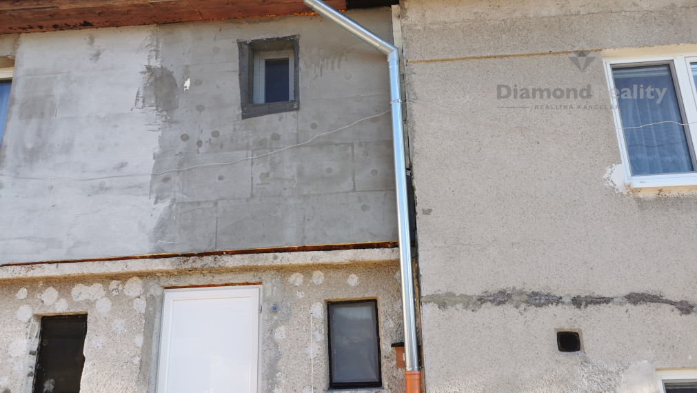 Na predaj  veľký rodinný dvojdom, 22 árový pozemok, obec Olšovany, Košice okolie (15 km od Košíc).