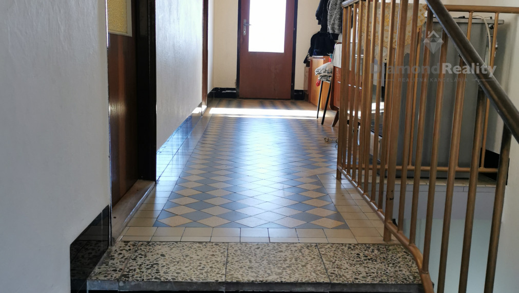 Na predaj  veľký rodinný dvojdom, 22 árový pozemok, obec Olšovany, Košice okolie (15 km od Košíc).