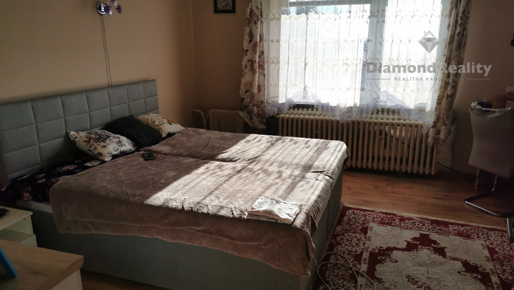 Na predaj  veľký rodinný dvojdom, 22 árový pozemok, obec Olšovany, Košice okolie (15 km od Košíc).