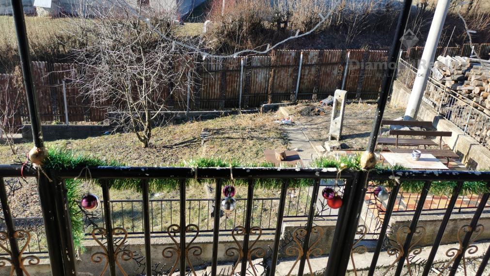 Na predaj  veľký rodinný dvojdom, 22 árový pozemok, obec Olšovany, Košice okolie (15 km od Košíc).